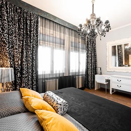 Premium Apt Kosice Center 3 Room 150M2 Hlavna Ulica Ngoại thất bức ảnh